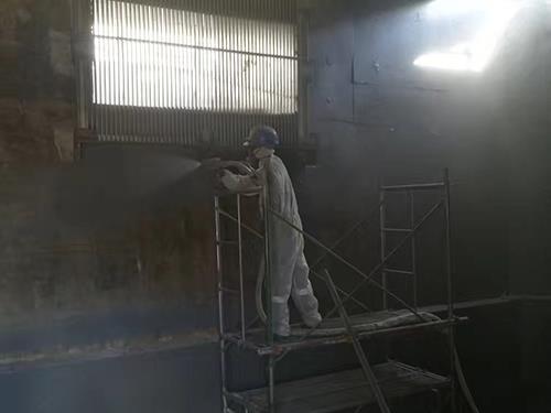 聚脲喷涂施工在化工防腐领域，如何解决复杂钢构及异形件的涂装均匀性与针孔控制难题？